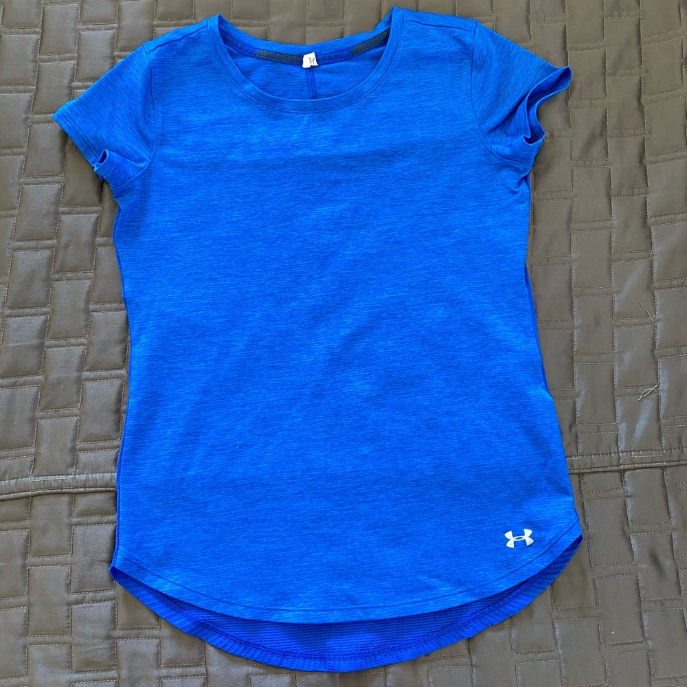 Under Armour top